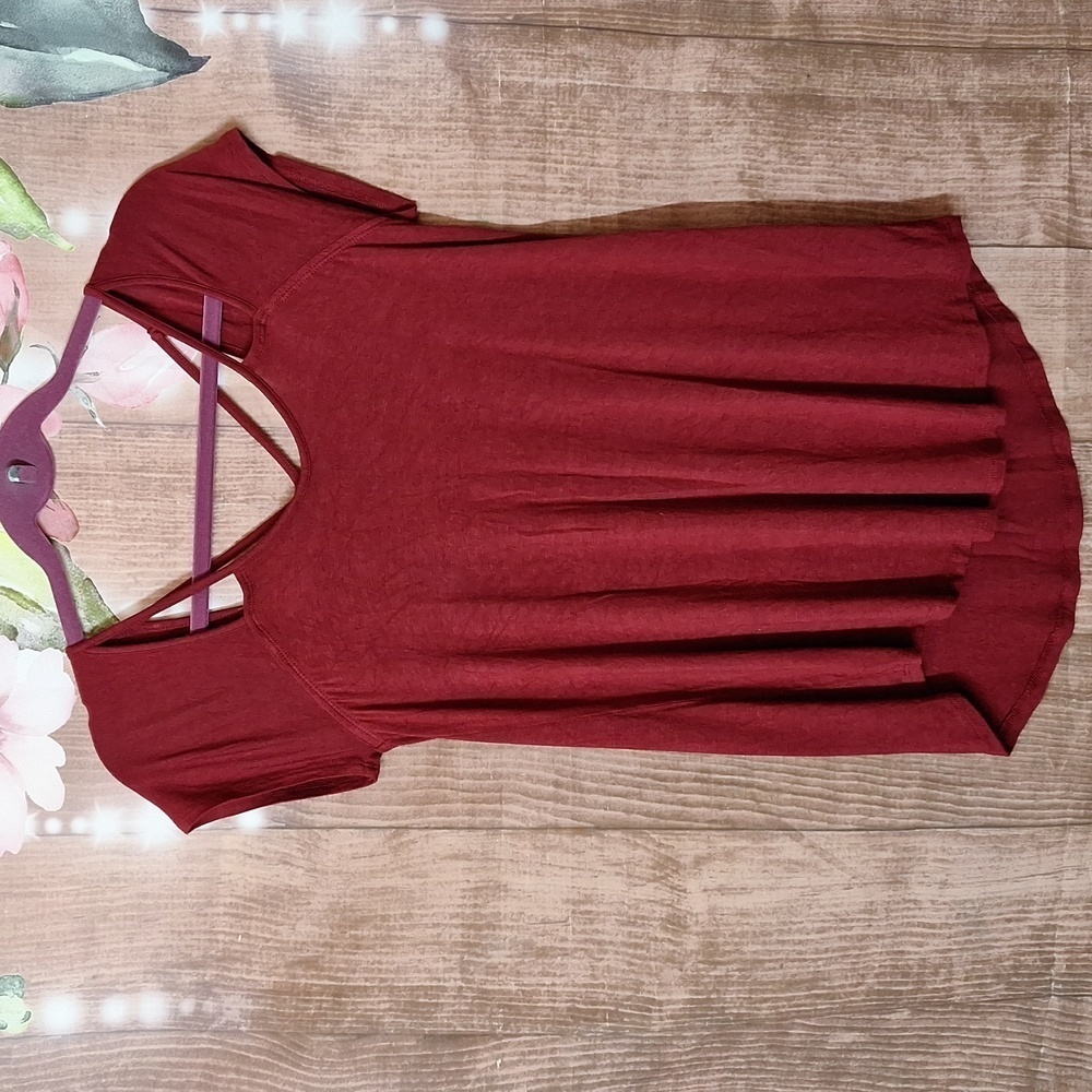 CHARLOTTE RUSSE XS RED FLOWY TOP